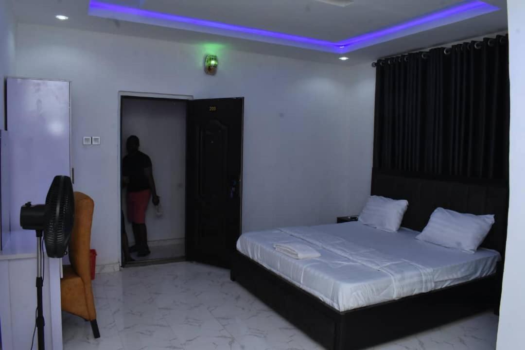 Mc Rica Hotel Ikorodu Eksteriør bilde